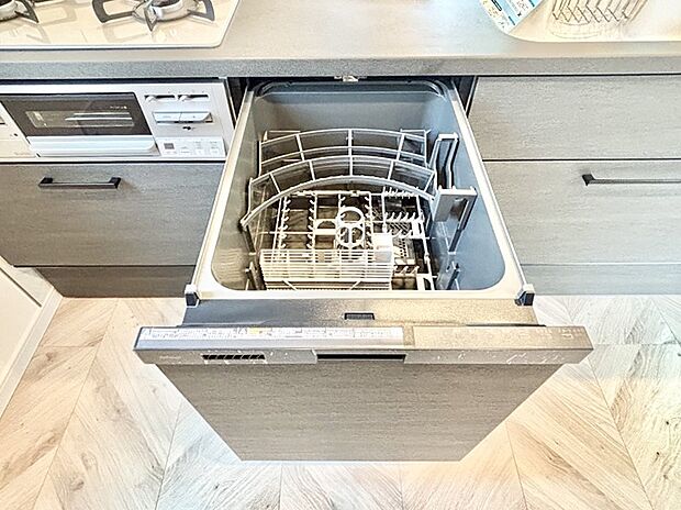 【その他設備(食洗機)】面倒なお片づけは食洗機にお任せ！家事の負担が減って、時間にも気持ちにもゆとりができます。