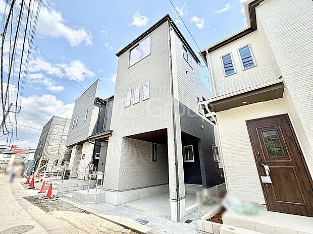 【現地外観写真】たっぷりの陽光と開放感に包まれる明るい住まい