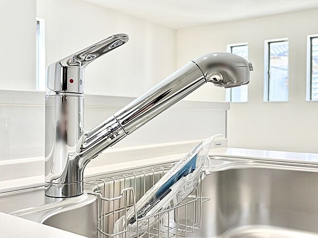 【その他設備(蛇口一体型浄水器)】浄水器一体型のキッチンで洗い物用・料理用と切り替え簡単！