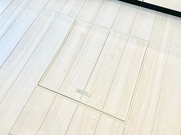 【その他設備(床下収納)】床下収納付き！日用品・非常用品の収納にも大活躍。