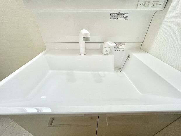 【その他設備(シャワー水栓)】ハンドシャワー付き！使いやすい洗面台。