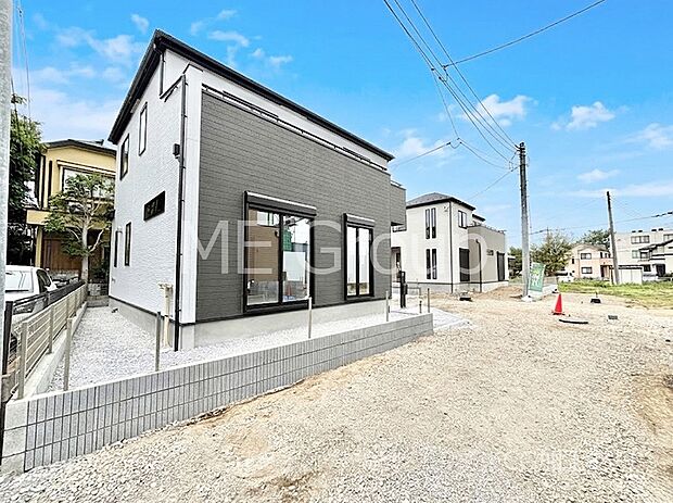 【現地外観写真】たっぷりの陽光と心地よい風が舞い込む住まい