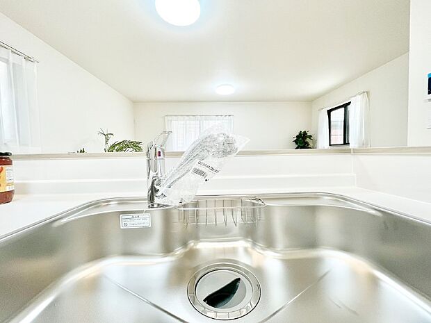 【その他設備(蛇口一体型浄水器)】いつでも清潔なおいしいお水を。一つの水栓で水道水と浄水を使い分け。