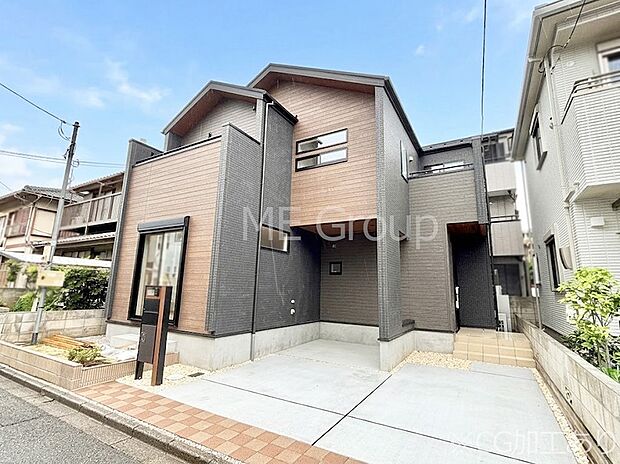 【現地外観写真】洗練された外観、上質な住空間が広がる室内は永く安心して過ごせる住居です。