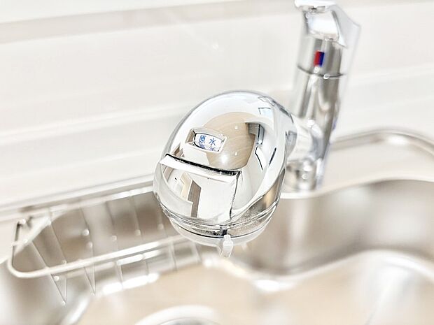 【その他設備(蛇口一体型浄水器)】いつでも清潔なおいしいお水を。一つの水栓で水道水と浄水を使い分け。