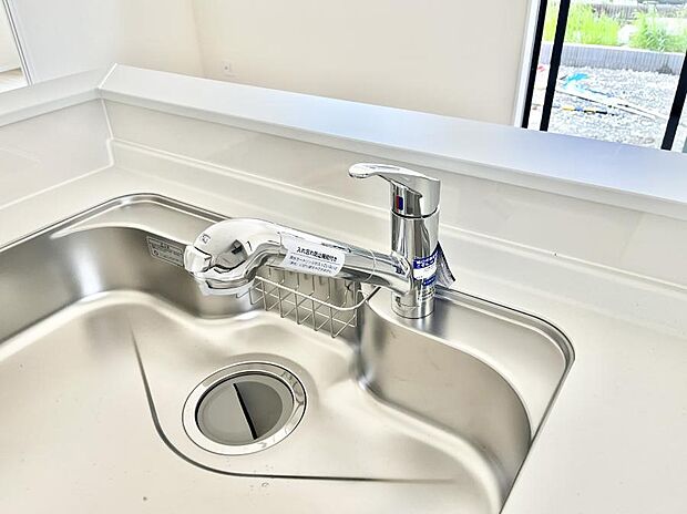 【その他設備(蛇口一体型浄水器)】いつでも清潔なおいしいお水を。一つの水栓で水道水と浄水を使い分け。