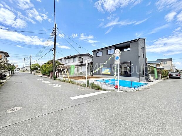【前面道路含む現地写真】前面道路はきちんと整備されています  