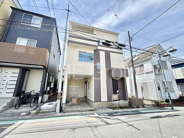【現地外観写真】たっぷりの陽光と心地よい風が舞い込む住まい