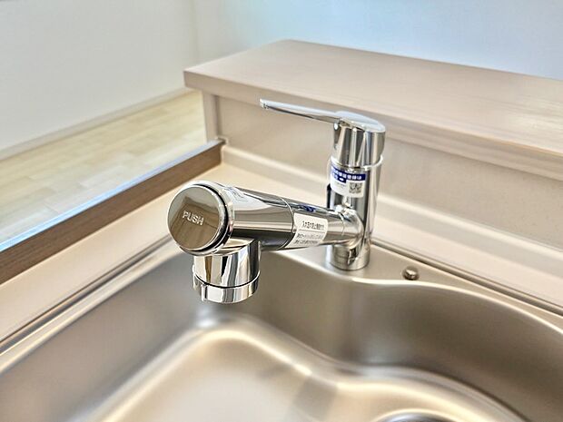 【その他設備(浄水器)】いつでも清潔なおいしいお水を。一つの水栓で水道水と浄水を使い分け。
