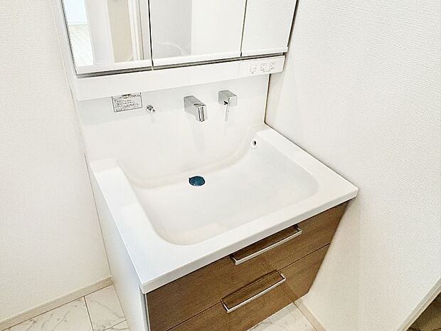 【その他設備(ハンドシャワー水栓)】ハンドシャワー付き!使いやすい洗面台。