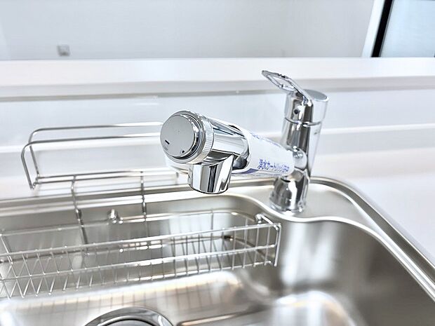 【その他設備(浄水器)】いつでも清潔なおいしいお水を。一つの水栓で水道水と浄水を使い分け。