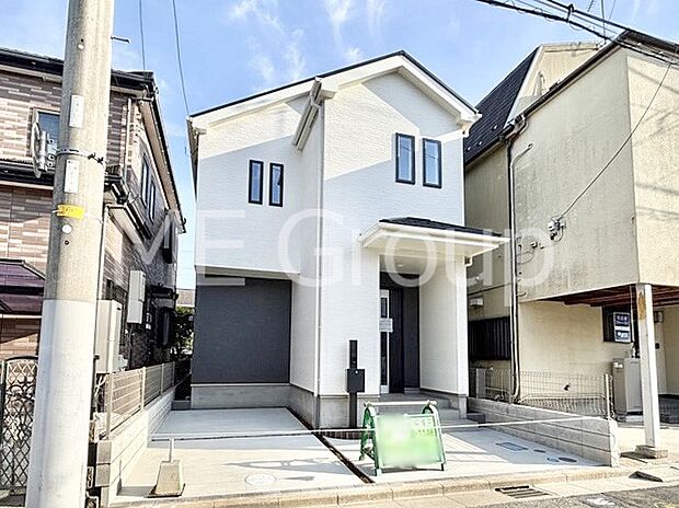 【現地外観写真】洗練された外観、上質な住空間が広がる室内は永く安心して過ごせる住居です。