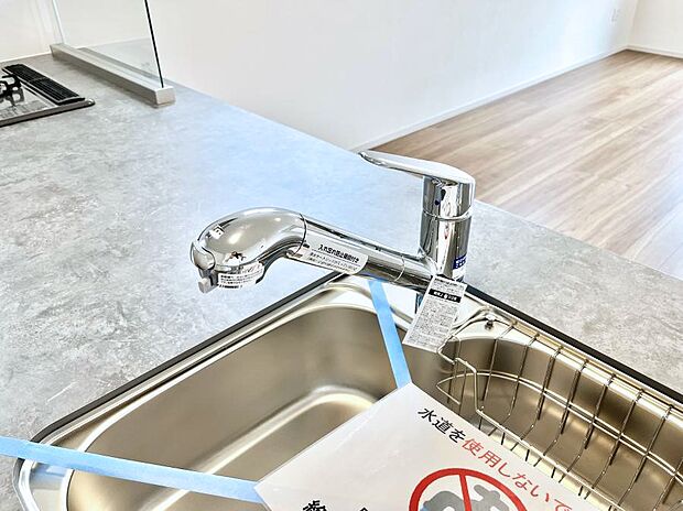 【その他設備(浄水器)】いつでも清潔なおいしいお水を。一つの水栓で水道水と浄水を使い分け。