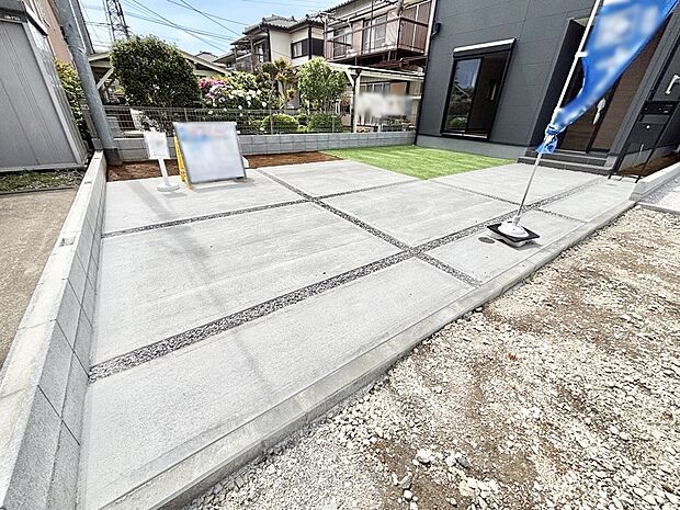 【駐車場】駐車2台可能！急なお客様の駐車に。また、ご家族の自転車スペースとしても大活躍。