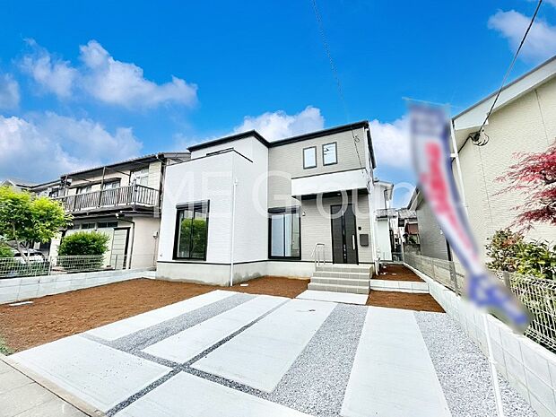 【現地外観写真】暮らしやすさと居心地の良さにこだわったシンプルで飽きのこないデザイン ！