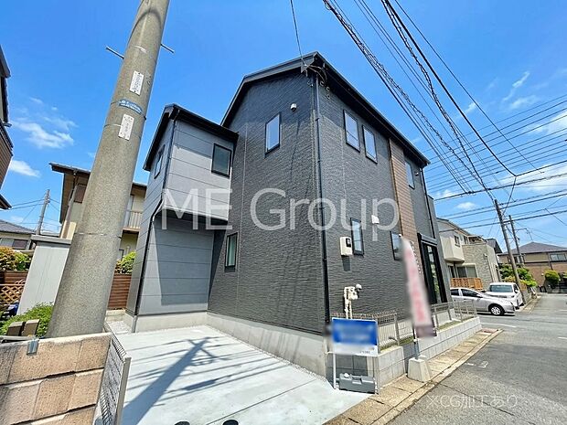 【現地外観写真】洗練された外観、上質な住空間が広がる室内は永く安心して過ごせる住居です。 