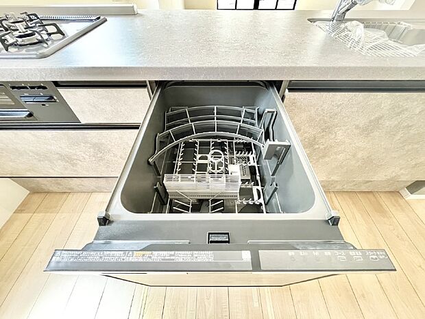 【その他設備(食洗機)】面倒なお片づけは食洗機にお任せ！家事の負担が減って、時間にも気持ちにもゆとりができます。