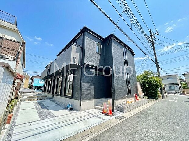 【現地外観写真】洗練された外観、上質な住空間が広がる室内は永く安心して過ごせる住居です。 