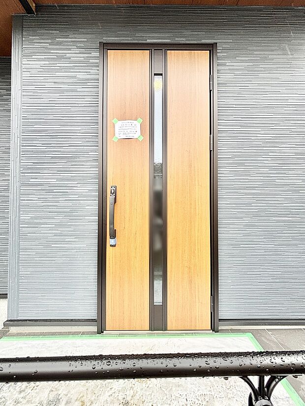 【玄関】大切な家族、来客を出迎える玄関。