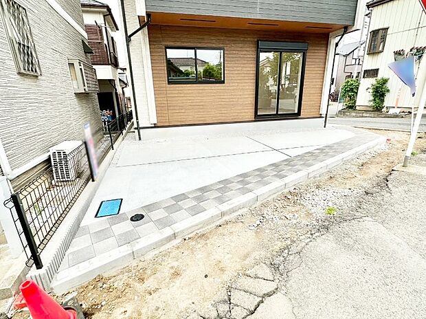 【駐車場】カースペースは2台駐車可。セカンドカーや来客時に便利です!