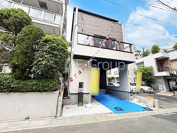 【現地外観写真】たっぷりの陽光と心地よい風が舞い込む住まい