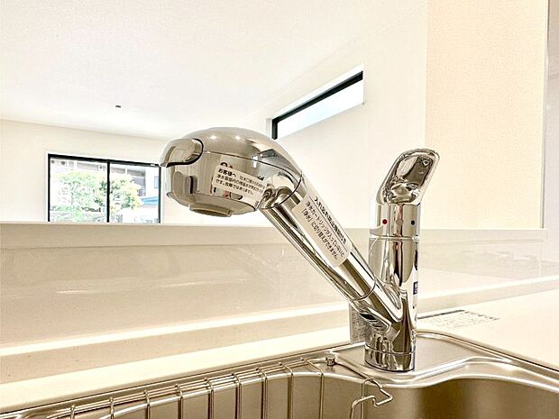 【その他設備(浄水器)】いつでも清潔なおいしいお水を。一つの水栓で水道水と浄水を使い分け。