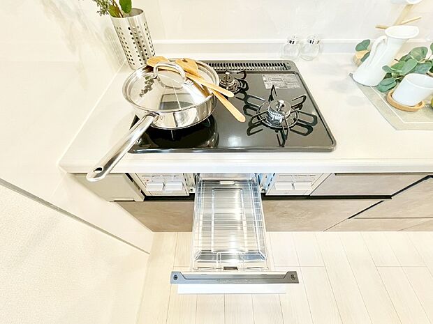 【その他設備(ガスコンロ)】三口ガスコンロでお料理が一気にはかどりそう  