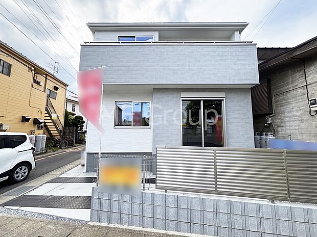 【現地外観写真】洗練された外観、上質な住空間が広がる室内は永く安心して過ごせる住居です。 