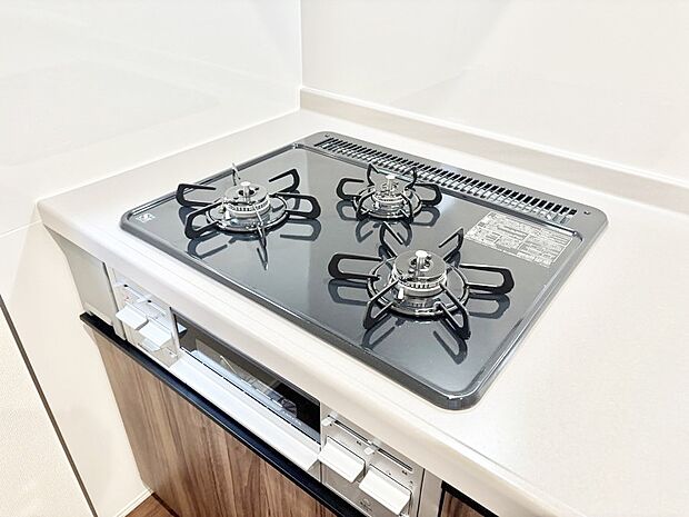 【その他設備(ガスコンロ)】三口ガスコンロでお料理が一気にはかどりそう  