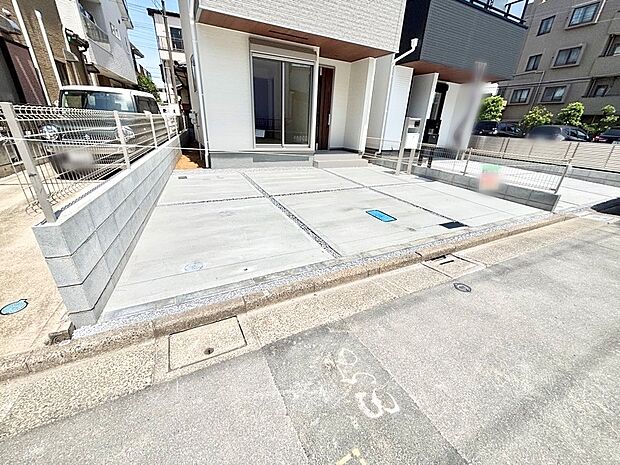 【駐車場】駐車2台可能！急なお客様の駐車に。また、ご家族の自転車スペースとしても大活躍。