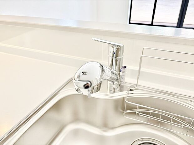 【その他設備(浄水器)】いつでも清潔なおいしいお水を。一つの水栓で水道水と浄水を使い分け。