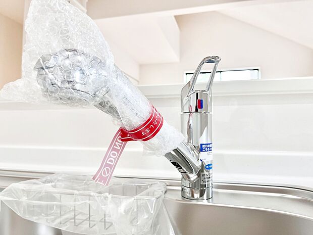 【その他設備(蛇口一体型浄水器)】いつでも清潔なおいしいお水を。一つの水栓で水道水と浄水を使い分け。