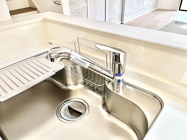 【その他設備(浄水器)】いつでも清潔なおいしいお水を。一つの水栓で水道水と浄水を使い分け。