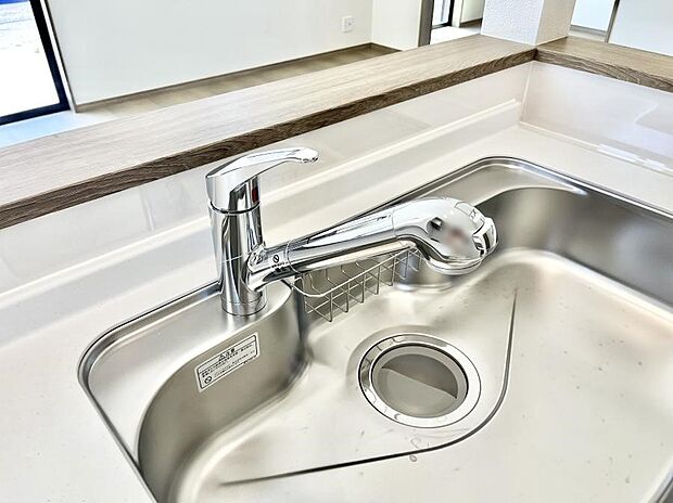 【その他設備(蛇口一体型浄水器)】浄水器一体型のキッチンで洗い物用・料理用と切り替え簡単!