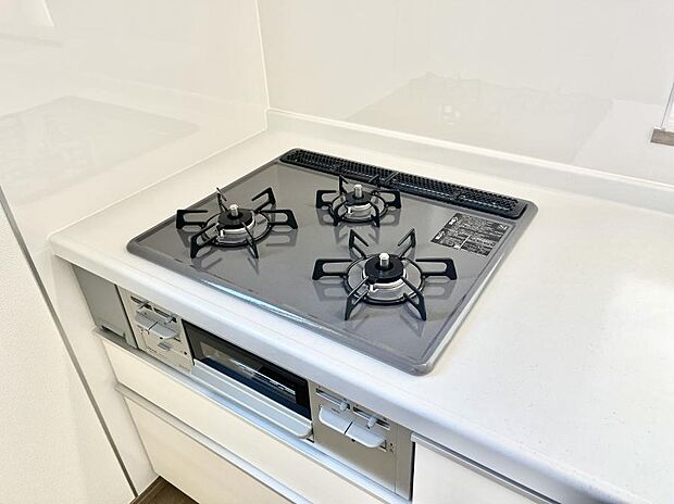 【その他設備(3口コンロ)】三口ガスコンロでお料理が一気にはかどりそう