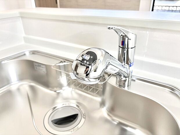 【その他設備(浄水器)】いつでも清潔なおいしいお水を。一つの水栓で水道水と浄水を使い分け。