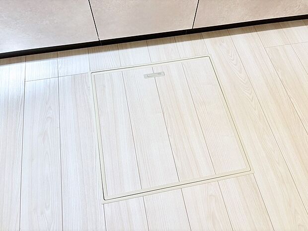 【その他設備(床下収納)】床下収納付き！日用品・非常用品の収納にも大活躍。