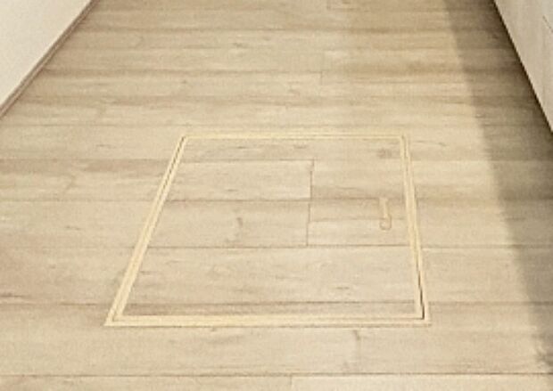【その他設備(床下収納)】床下収納付き!日用品・非常用品の収納にも大活躍。
