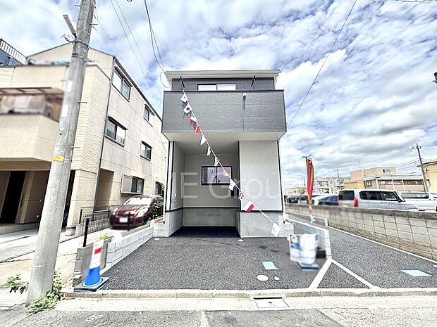 【現地外観写真】洗練された外観、上質な住空間が広がる室内は永く安心して過ごせる住居です。