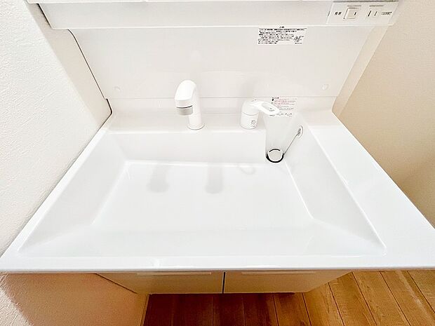 【その他設備(シャワー水栓)】ハンドシャワー付き!使いやすい洗面台。