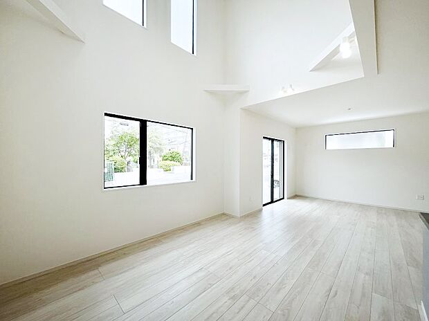 【ダイニング】ご家族が自然と集まり、賑やかな笑い声で包まれる憩いの空間になりそうですね！