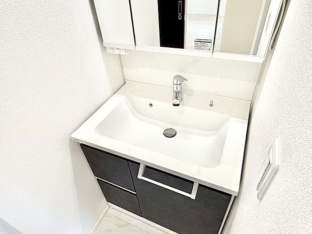 【その他設備(ハンドシャワー水栓)】ハンドシャワー付き！使いやすい洗面台。