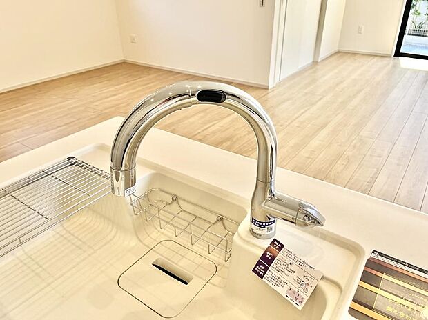 【その他設備(蛇口一体型浄水器)】浄水器一体型のキッチンで洗い物用・料理用と切り替え簡単!