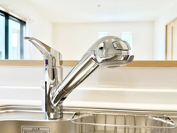 【その他設備(蛇口一体型浄水器)】いつでも清潔なおいしいお水を。一つの水栓で水道水と浄水を使い分け。