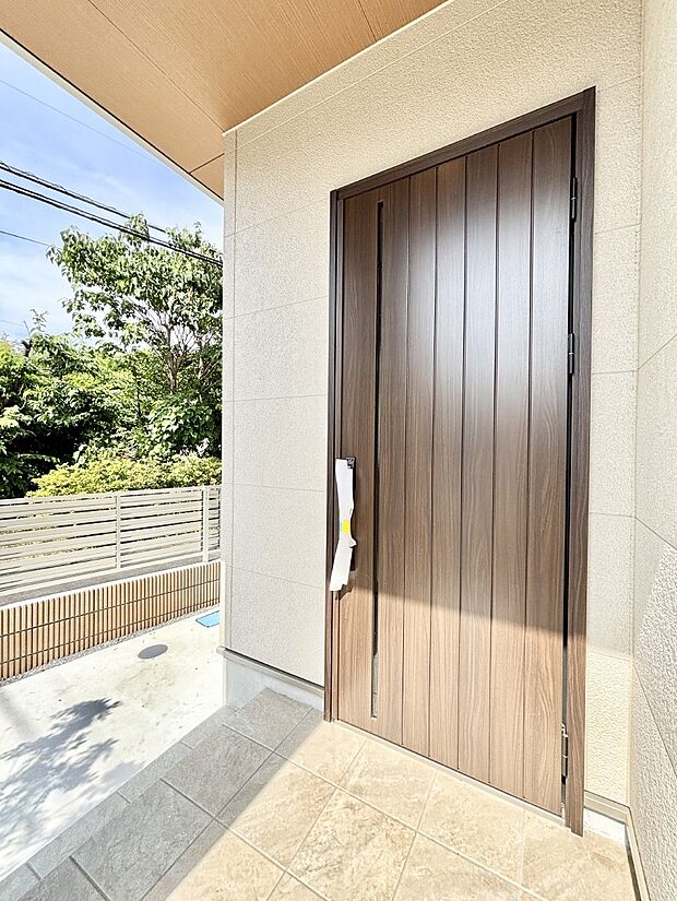 【玄関】大切な家族、来客を出迎える玄関。