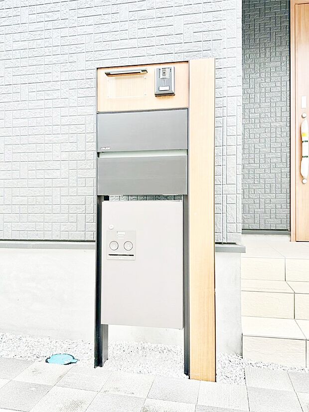 【その他現地】表札・インターホン・ポストをひとつに集約