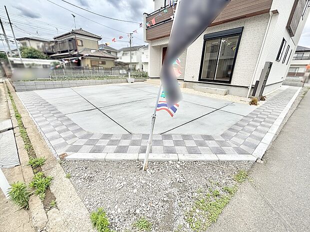 【駐車場】目の前が駐車場だと雨の日も大量にお買い物をした時も便利ですね