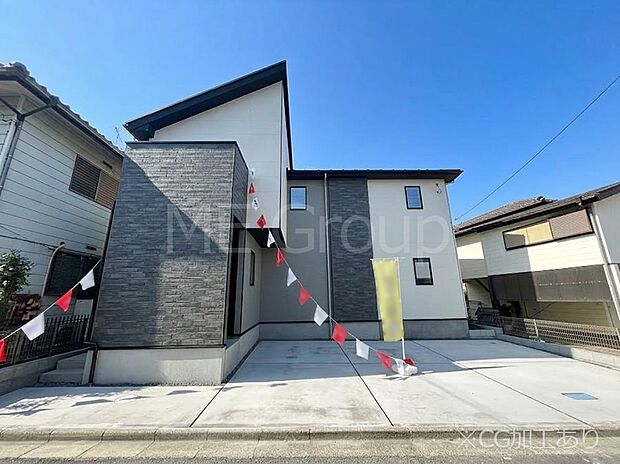 【現地外観写真】洗練された外観、上質な住空間が広がる室内は永く安心して過ごせる住居です。