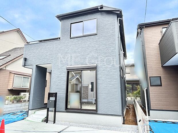 【現地外観写真】洗練された外観、上質な住空間が広がる室内は永く安心して過ごせる住居です。