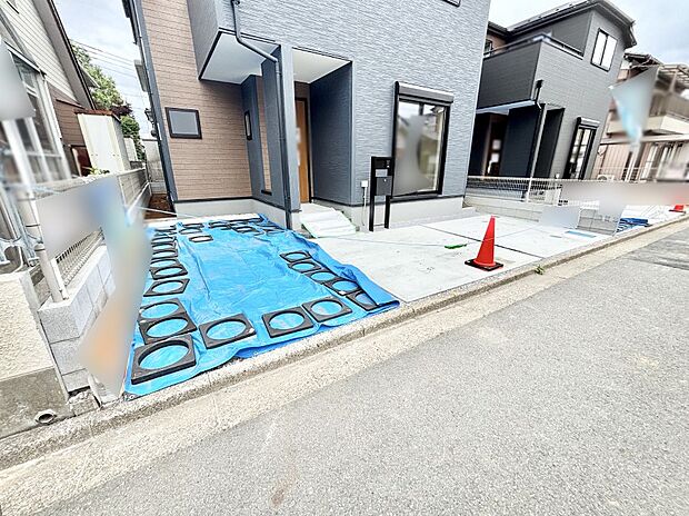 【駐車場】目の前が駐車場だと雨の日も大量にお買い物をした時も便利ですね